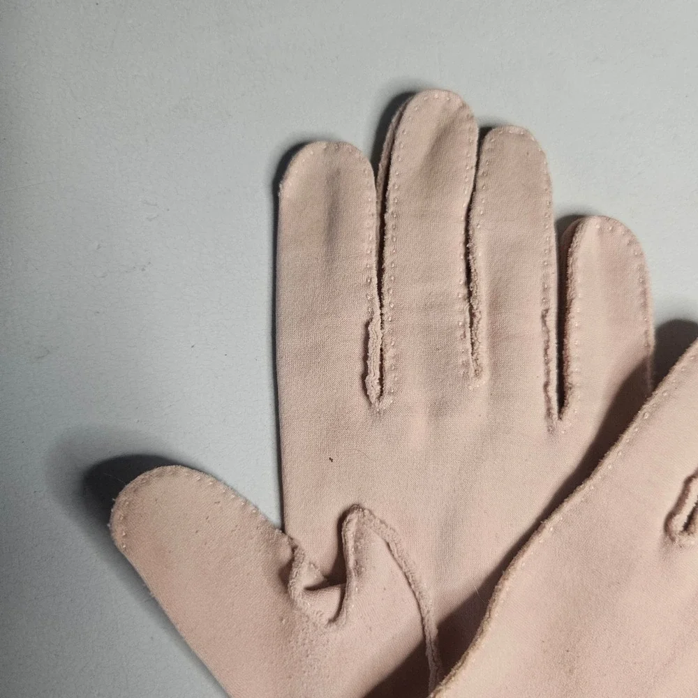 Vintage Pink Gloves Small Geometric Embroidery‎ Notched Cuff 40s 50s Easter